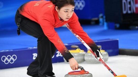 日本队|中国女子冰壶惨败日本！韩雨频繁失误引众怒，王芮四垒很无奈！