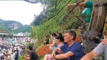 余秀华|46岁余秀华婚姻出危机？杨槠策承认因钱与其结婚，目前还爱着前妻