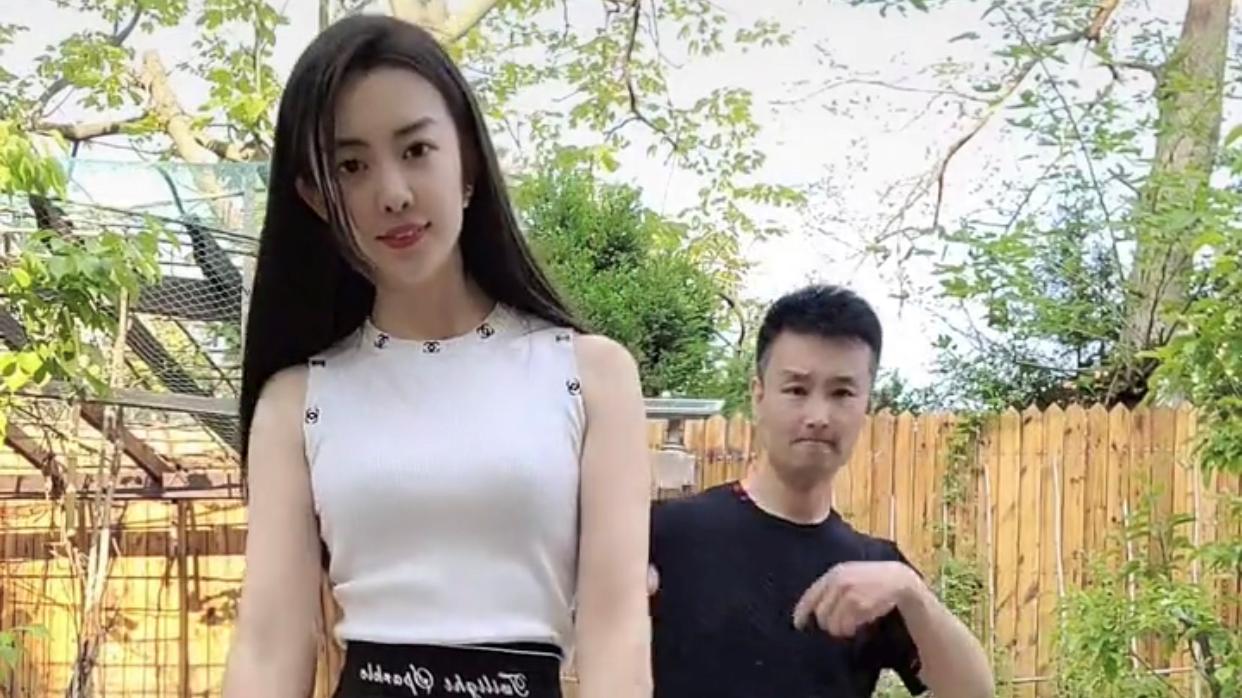 刘和刚|刘和刚一家四口出镜，妻子身材让人羡慕，豪宅太大像公园