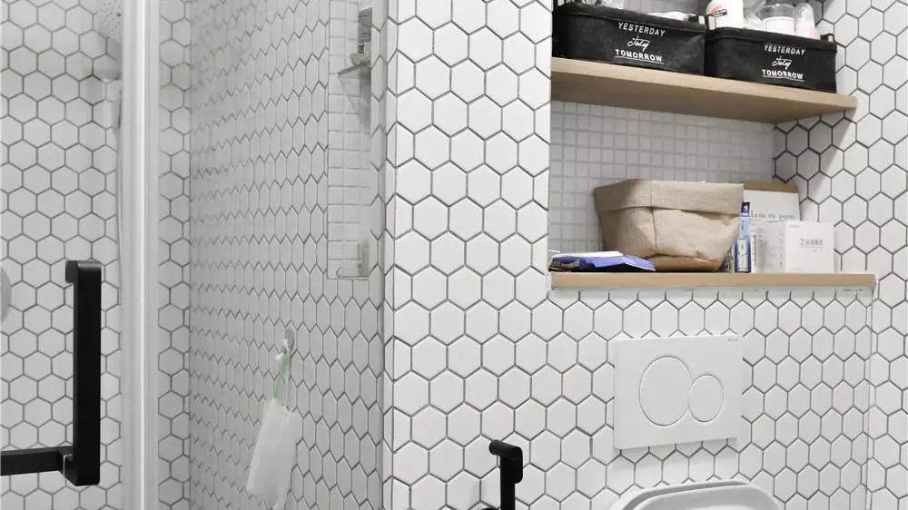 越是小卫生间越得牢记这几点，巧用悬空设计，通透省空间也省家务