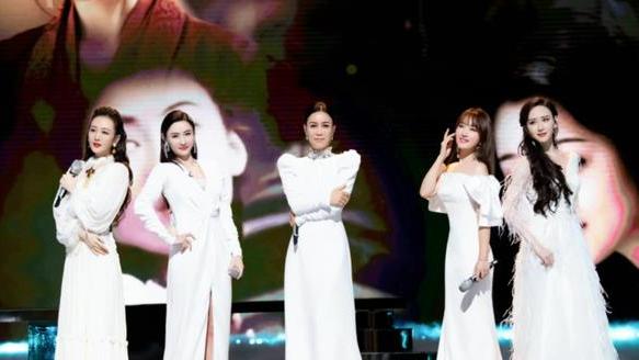 郑秀妍|《浪姐3》官宣定档，郑秀妍单独上热搜排面足，高讨论度下藏隐患