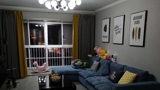 住了一年的家，开放式的厨房油烟没问题！深色的地板难看但耐脏