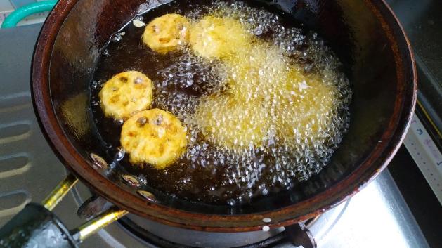 鸡蛋|炸藕夹，调面糊别加鸡蛋！牢记“4粉1油1酒”，金黄酥脆还不油腻