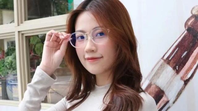 TVB|TVB新晋小花太独特，长相一般气质别扭，与内地小花没法比！