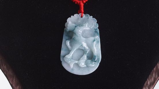 翡翠|你以为翡翠蛋面面积小，价钱就很低嘛？浓缩的都是精华