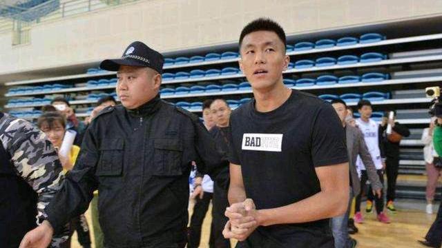 辽宁男篮|辽篮3消息！郭少抵达广州看老叔李总谈首笔签约继伟首席伴郎敲定