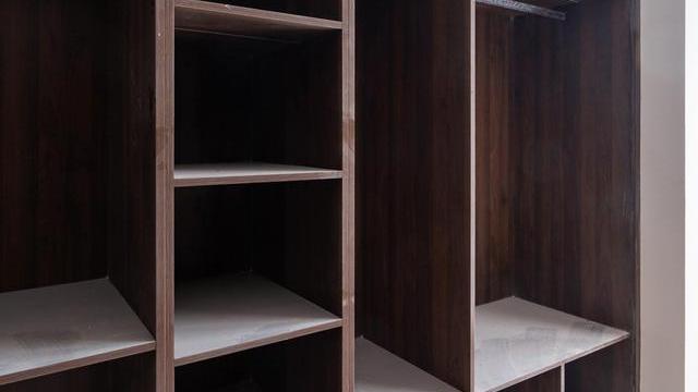 动线这样改，在玄关对面装出了个衣帽间，省事便捷，小家越装越大