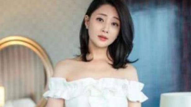 包伟铭|年轻时迷死一大片男人，却不结婚不生孩子，今41岁甜得像个水蜜桃