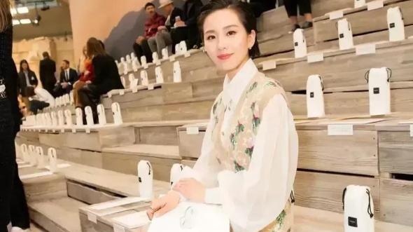 刘诗诗|清新遇上霸气，两种风格的强烈撞击，刘诗诗与刘雯你pick谁？