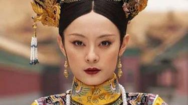 甄嬛传|?甄嬛传：渣渣龙登基只讲了一个故事，为何吓得甄嬛赶紧抱头保命