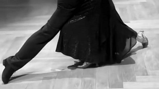 王琳|王琳解封后忙跳舞，腰身纤细身姿曼妙，与小鲜肉同框看不出年龄差