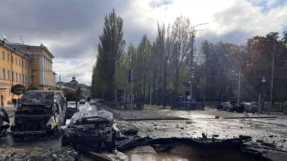 普京用导弹撒下“胡椒面”，要把乌克兰炖成“老汤”