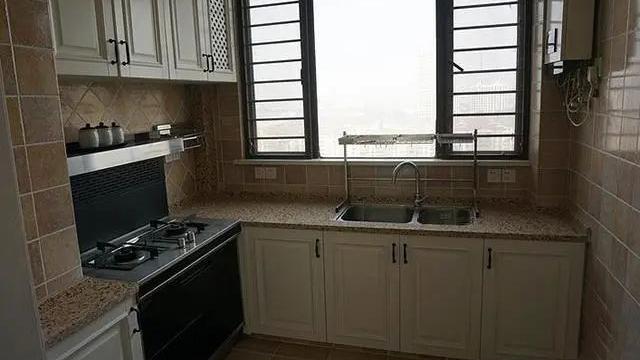 不顾婆婆的反对，把厨房变成开放式，没想到效果这么美！