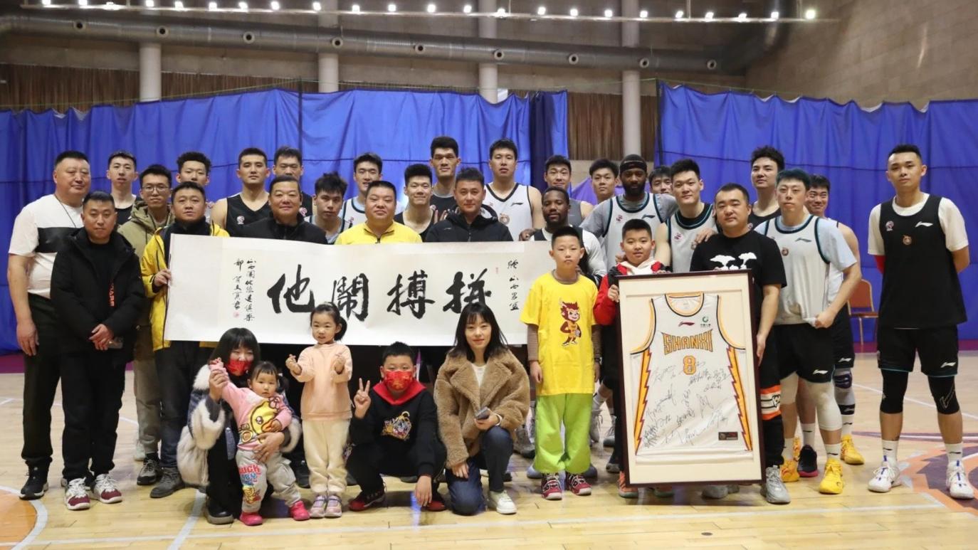 山西男篮|CBA三消息：北控新秀确定报销，阿的江脚伤住院，山西合照露信息
