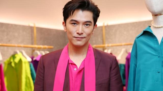 邱泽|40岁邱泽婚后首露面，穿粉色上衣心情好，自曝求婚比拍戏还紧张