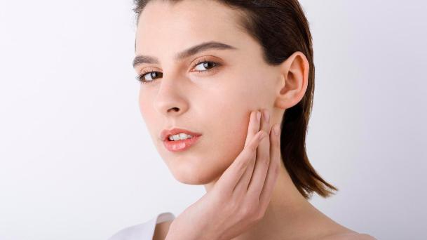 护肤 选择正确的护肤方法，改善油皮肤质，做清爽女生