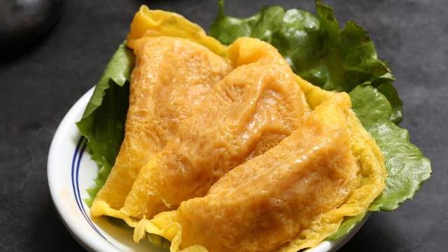 鲅鱼|做蛋饺，一个平底锅就搞定，色泽金黄，口感鲜香，寓意财源广进