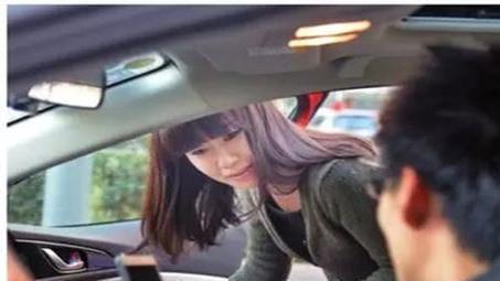 |女同事蹭我车半年，她没表示我也没说什么，她买车，我借用，她说句话我愣了