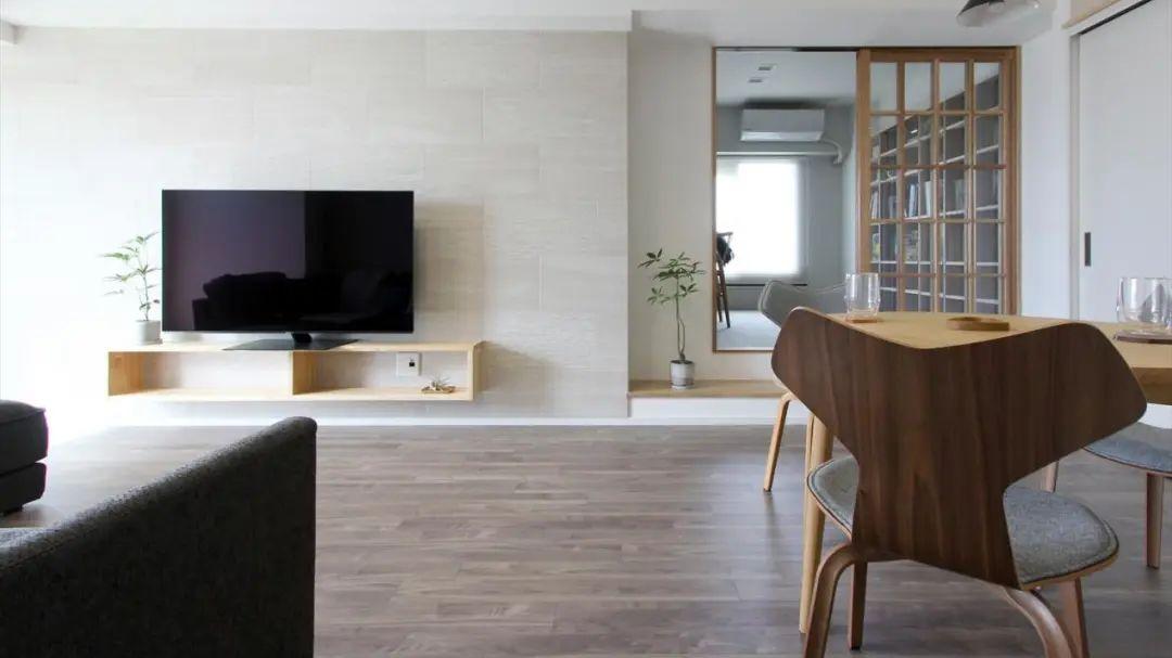 从玄关到卫生间，多处的收纳柜设计，87㎡做出了120㎡的效果