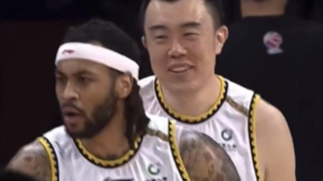 广东男篮|辽宁完虐广东！2帅淡定，双外兴奋，韩德君狂笑，广东全员黑脸