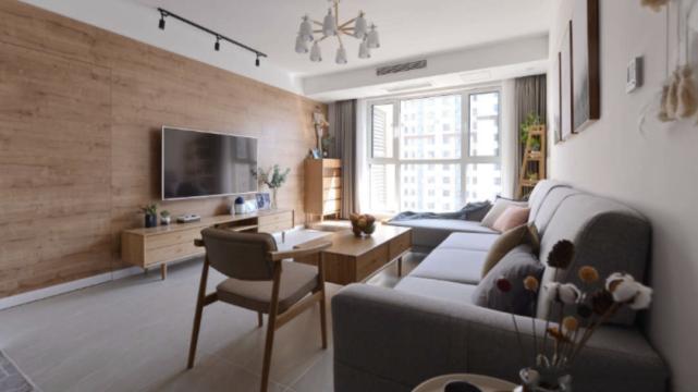 92㎡一屋两人两狗，客厅装个“假阳台”，在家看书撸狗太幸福了