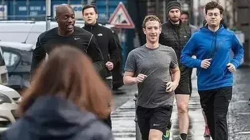马克·扎克伯格|网友：Facebook的创始人扎克伯格是全世界最怕死的人，也是最怕被暗杀的人