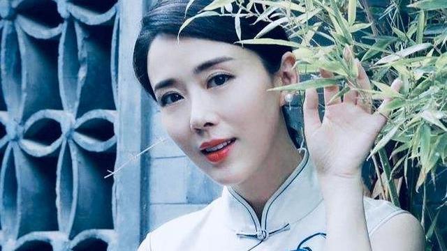 陈紫函|44岁颜丹晨首次当妈，神秘老公初次曝光，抱着8斤重胖儿子笑开颜