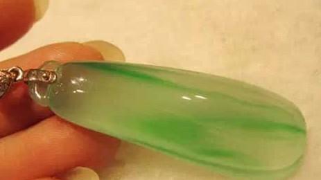 翡翠|高档翡翠「金丝种」，与普通的飘绿翡翠有什么区别？