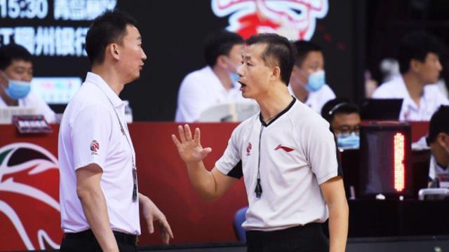中国篮协|CBA争议裁判被重罚！中国篮协确定出现失误或被停赛5场