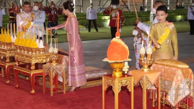 苏提达|苏提达尊享独家恩宠，粉嫩装扮搭配粉色蝴蝶结，如愿包揽公务镜头