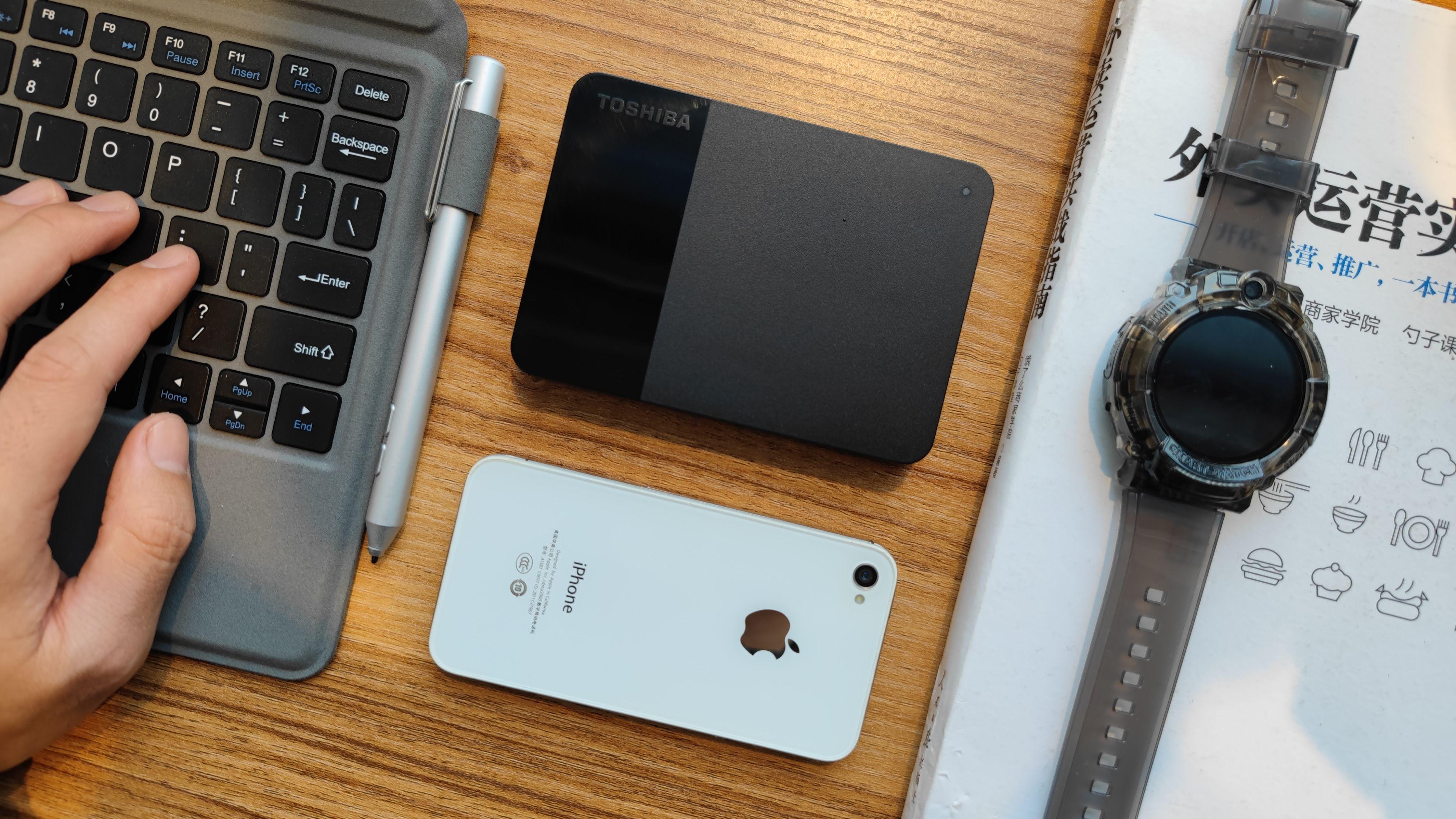 东芝|巴掌小4T大，东芝B3移动硬盘，我的数据守护神