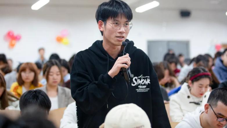 招聘|单有学历还不够？“三无学生”在招聘市场受冷遇，HR的话道出实情