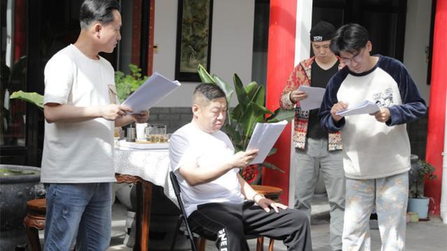 李鹤彪|德云社李鹤彪真有喜感，到麒麟剧社“客串”，排练现场笑声不断