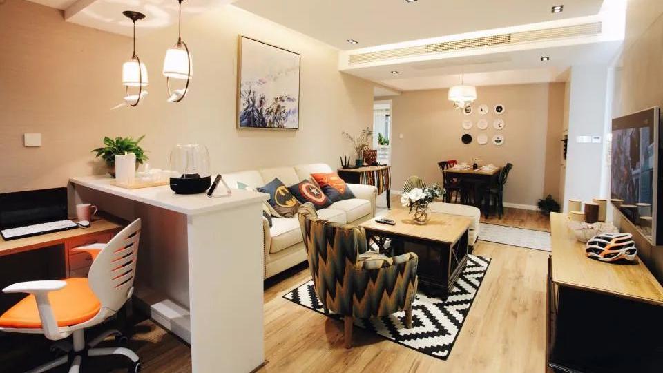 姐姐家新房真漂亮，但摆两辆自行车在客厅当装饰，也太特别了