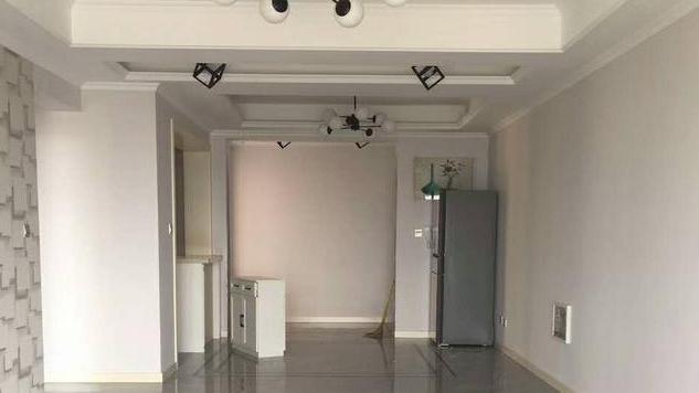 同学帮忙装修的新房，18万装修好拎包入住，我同学黑钱了吗？