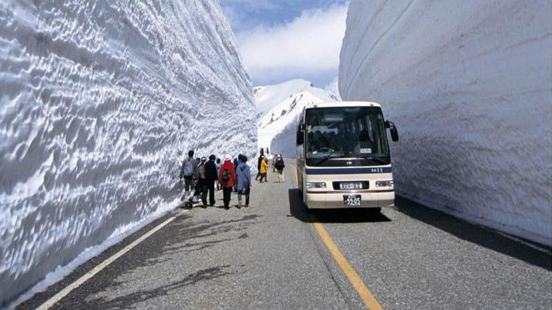 |日本的雪山 壮观无比的雪壁奇景