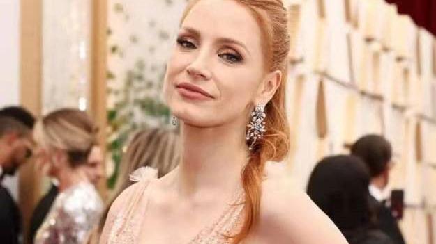 奥斯卡|“影帝”打人道歉，影后秀美衣，暮光女带未婚妻，这届奥斯卡太燥