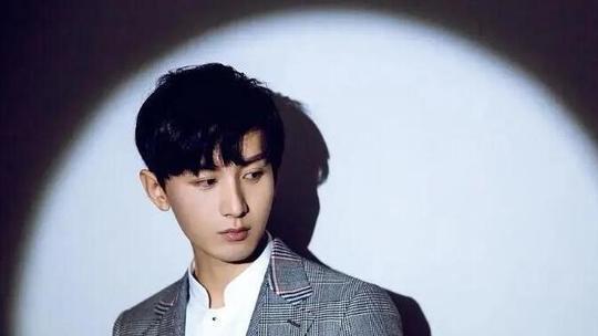 成毅|31岁成毅喜获出演大制作，多位实力派齐聚，光看导演也有盼头