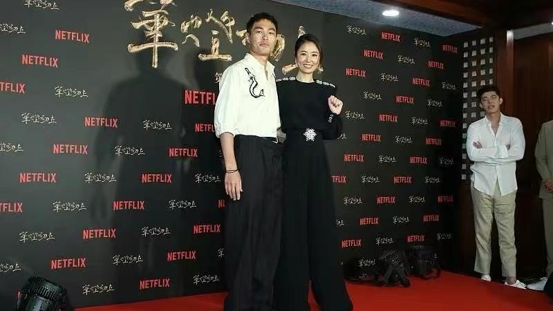 林心如|林心如现身新剧发布会！穿黑衣坐C位气场爆棚，生图有46岁的样子