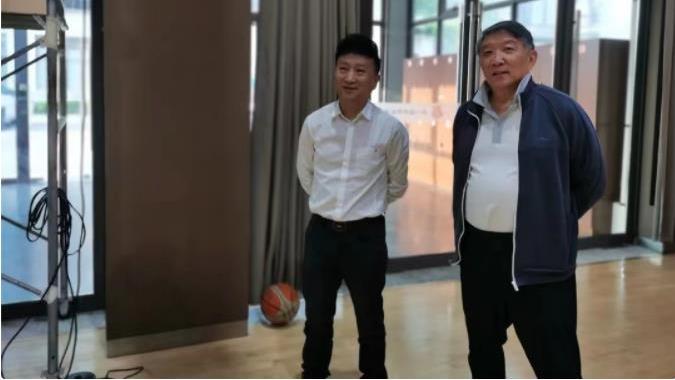 福建男篮|胡明轩获百万合同续约，浙江或签蒋兴权徒弟，福建中锋投奔宫鲁鸣