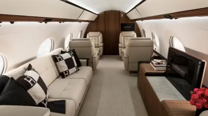 伊隆·马斯克|马斯克被曝找空姐按摩 起生理反应！买一匹马换取色情服务！