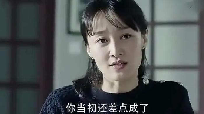 高育良|人民的名义：俯首跪舔钟小艾，可见高育良作为老师却没有什么风骨