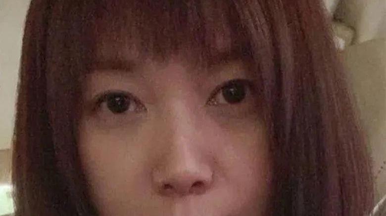 萝莉 徐静蕾剪萝莉短发伪装少女，47岁完全不见老，就是颈纹有点深