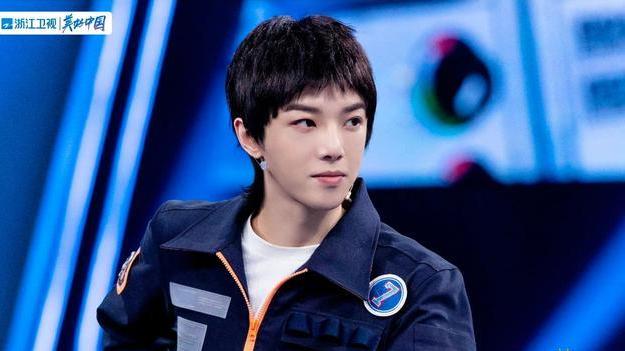 沈腾|《王牌对王牌》收官实时关注度破0.8，此时贾玲倒了沈腾一头水