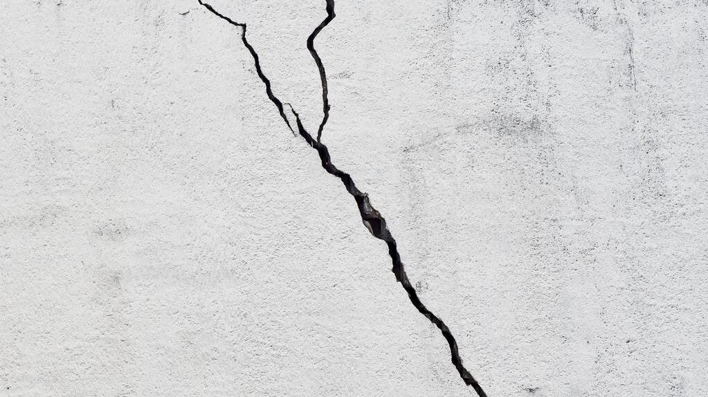 墙体有裂缝，别盲目修复，看看这4种情况，对应处理会更好