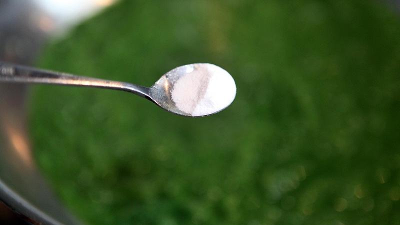 贾玲 绝对不能用在脸上的12个美妆用品