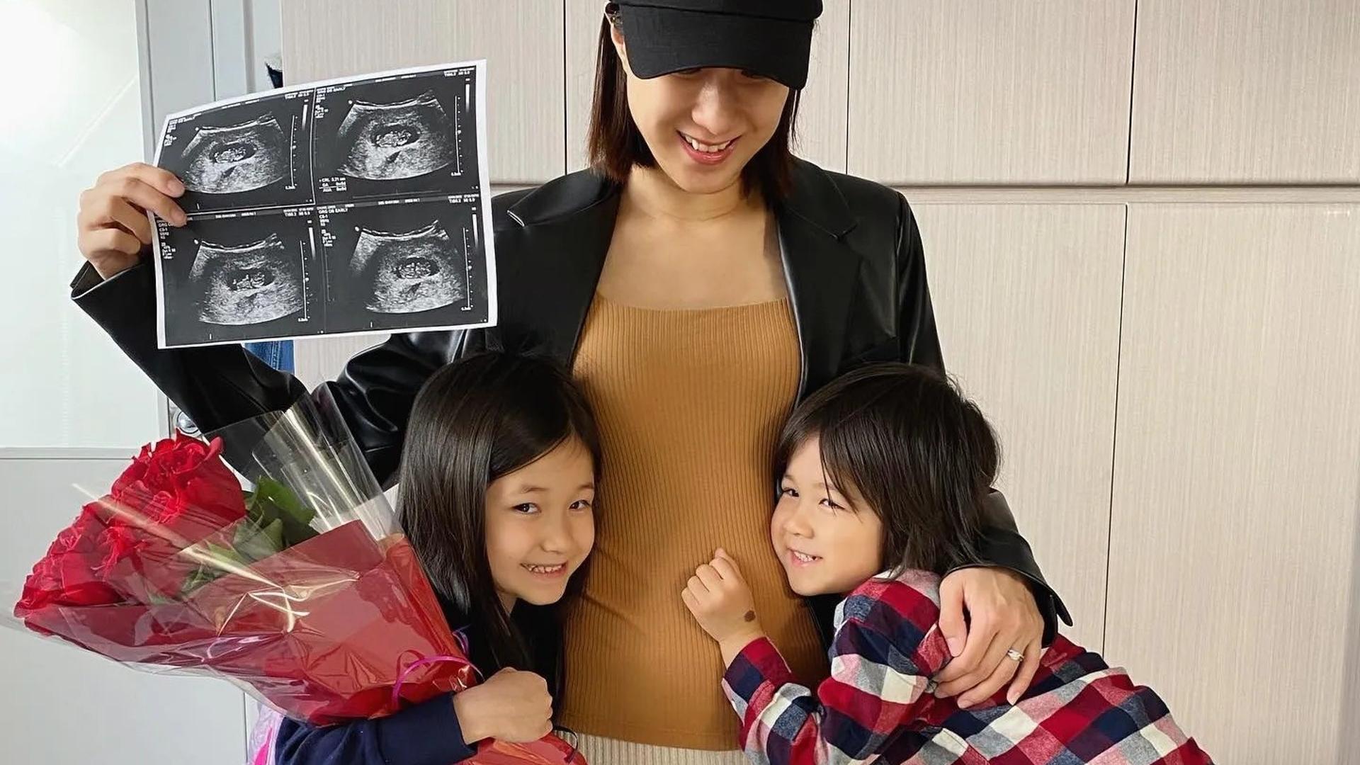 钟嘉欣|钟嘉欣38岁生日宣布怀三胎，被子女亲吻孕肚很幸福，怀孕已四个月