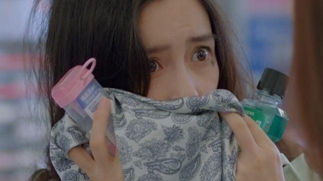 微笑|baby新剧哭戏登热搜，粉丝夸演技有进步，微笑唇瞪眼式表演遭吐槽