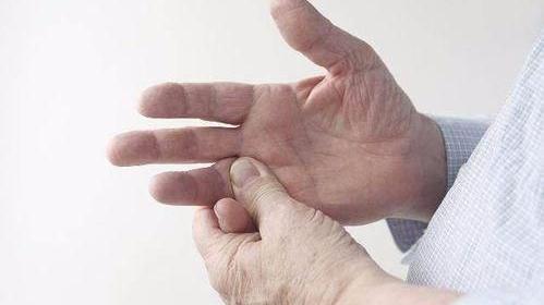 疾病|早上醒来双手发胀，握不拢，几分钟后又恢复正常，这是什么情况？