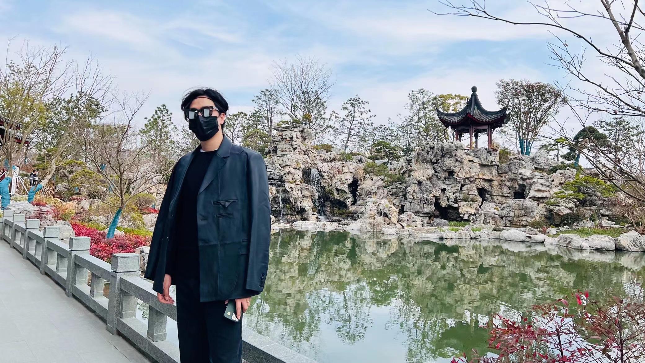 潮男 刘翔久违亮相！戴墨镜+换中分新发型，年轻10岁，大叔变潮男好帅